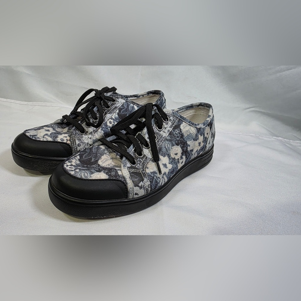 TRAQ Alegria Lace-up Sneakers w/App Bluetooth 38 7.5 Sneaq Black Floral